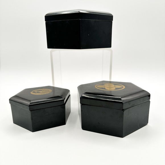 Vintage Nesting Black Lacquer Finish Boxes Hexagon Gold Print Set of Three Japan - Picture 11 of 13